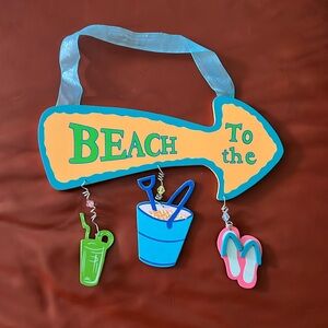 Wall Decoration “To The Beach” Sign Decorate your beach room with this cute sign